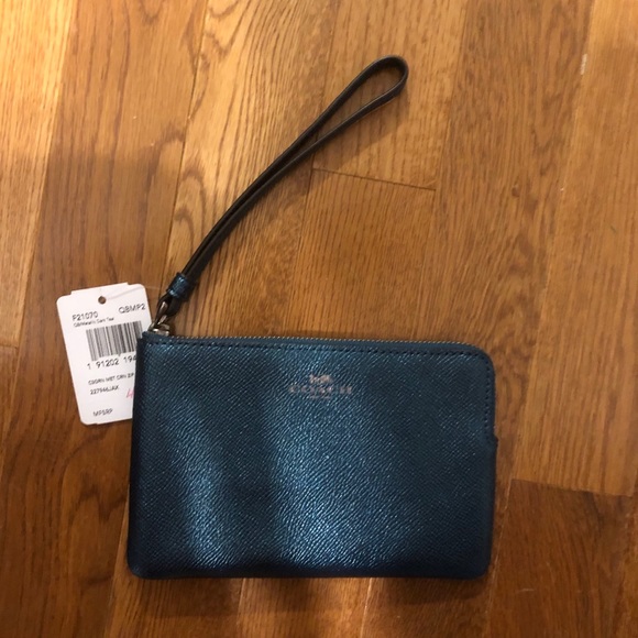 Coach Handbags - NWT coach wristlet